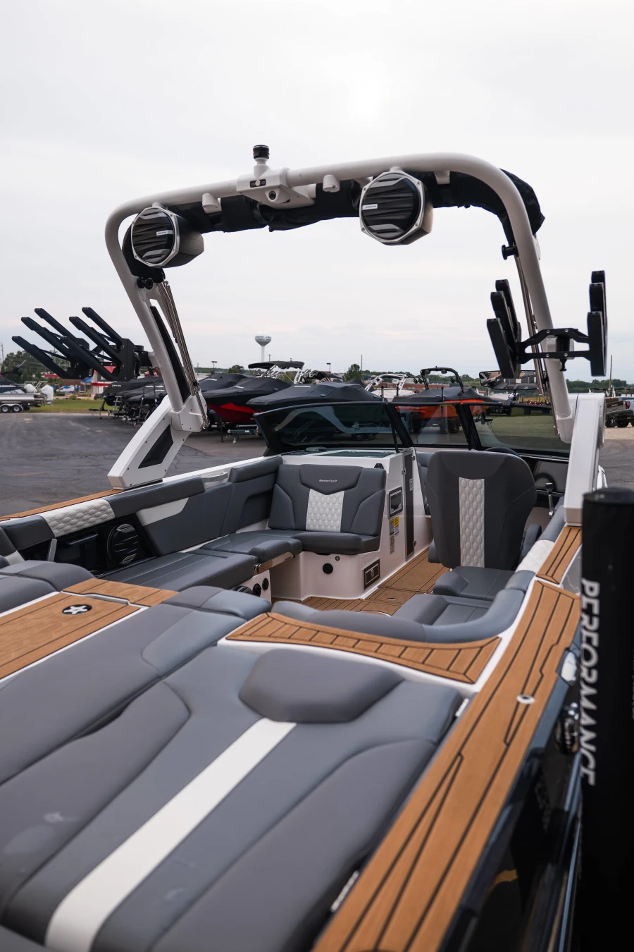 2026-mastercraft-xt24-147977-image9