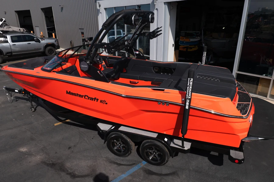 2025-mastercraft-nxt24-147983-image4