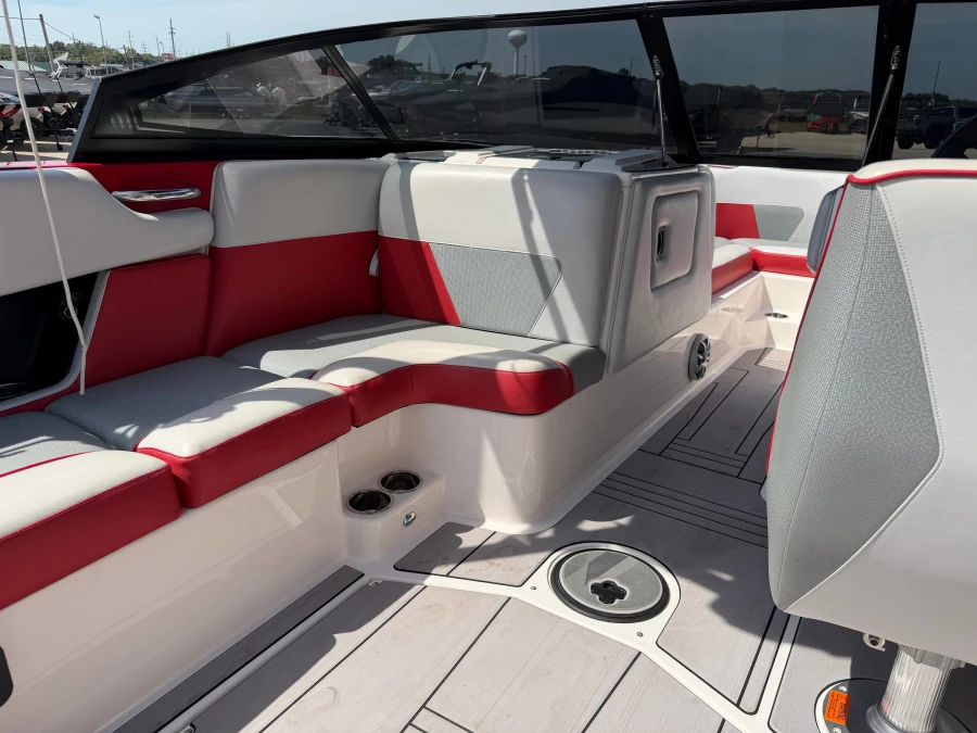 2018-moomba-max-147992-image15
