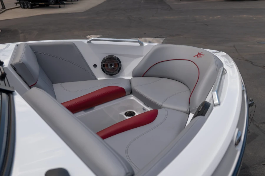 2018-mastercraft-xt21-147994-image11