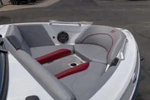 2018-mastercraft-xt21-147994-image11
