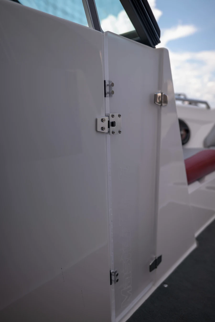 2018-mastercraft-xt21-147994-image14