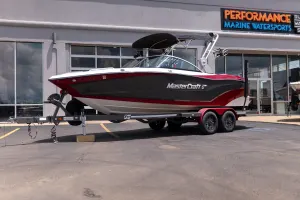 2018-mastercraft-xt21-147994-image1