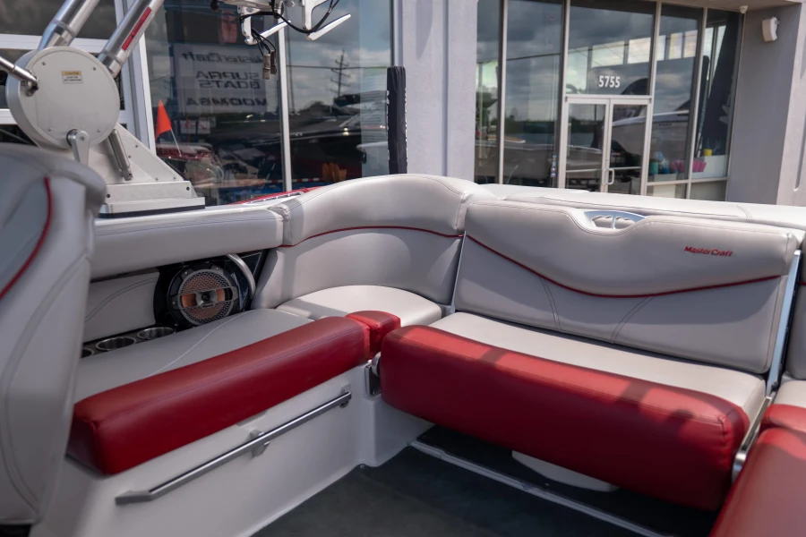 2018-mastercraft-xt21-147994-image9