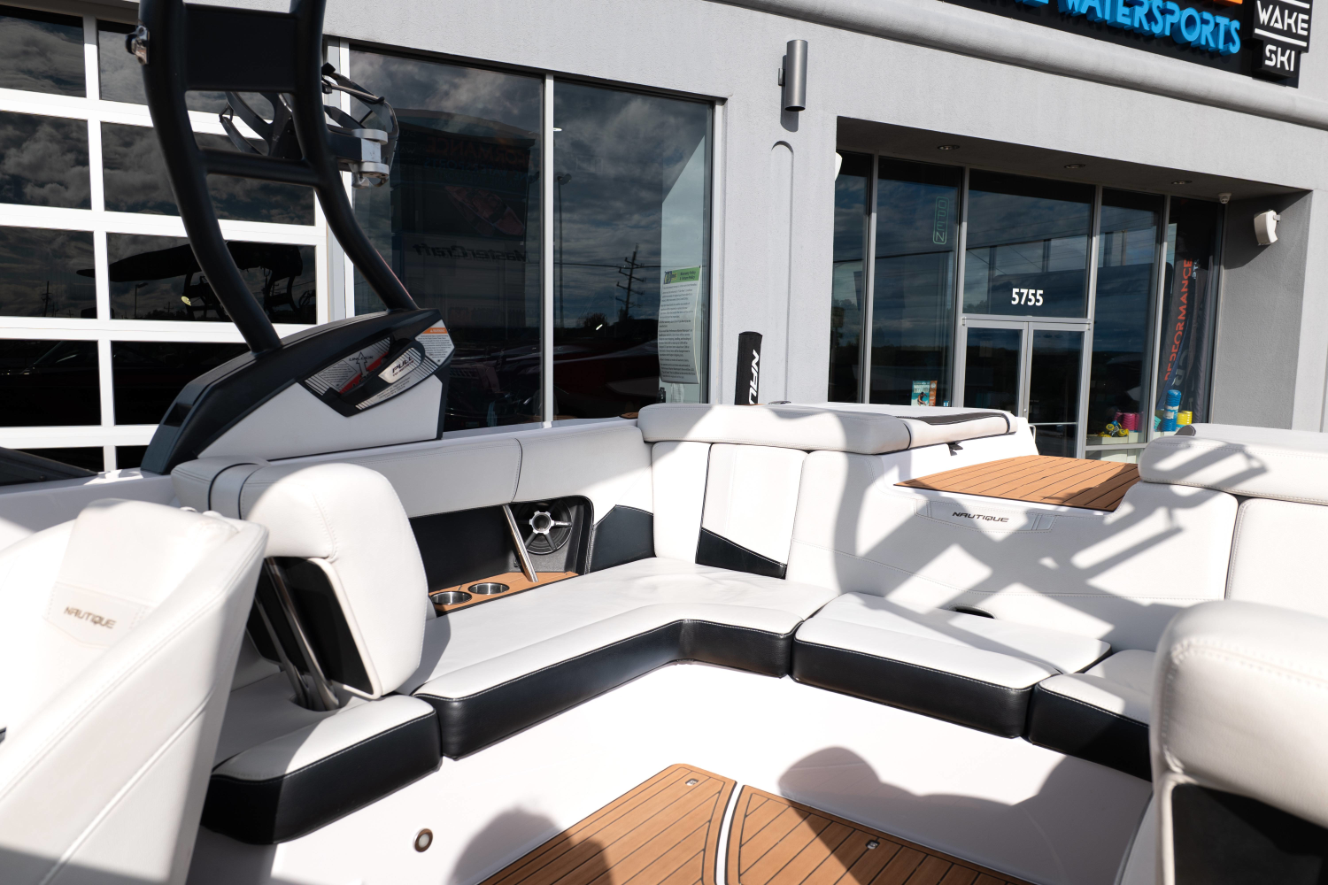 2016 Nautique 230