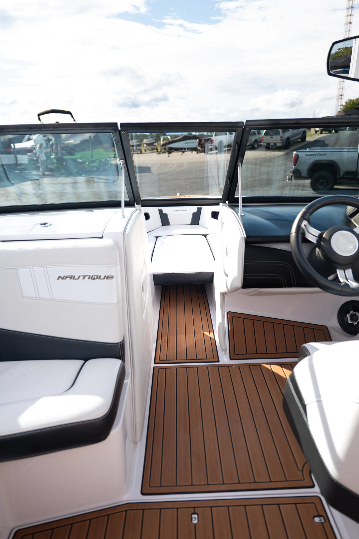 2016 Nautique 230