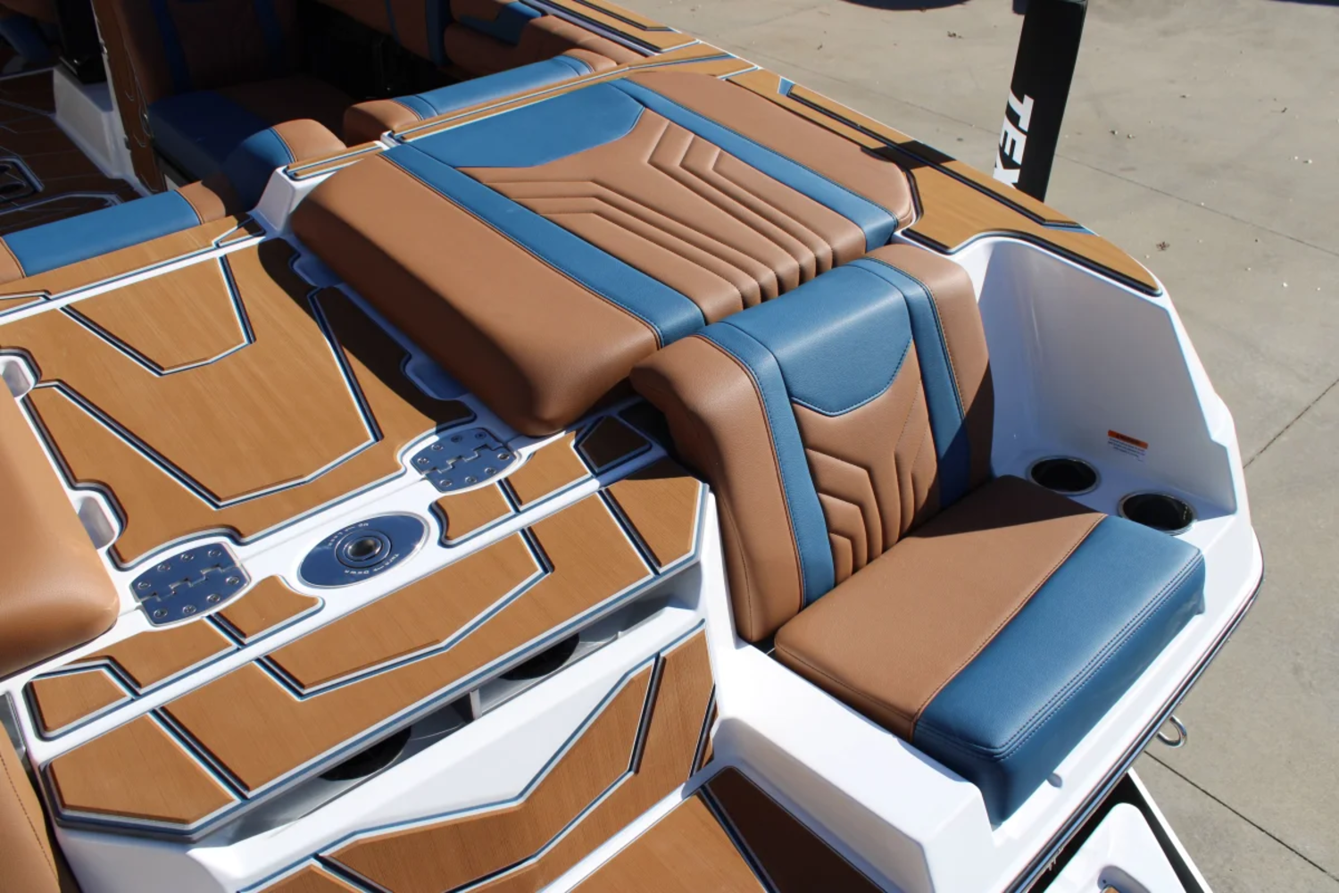 2026 Malibu 25 LSV