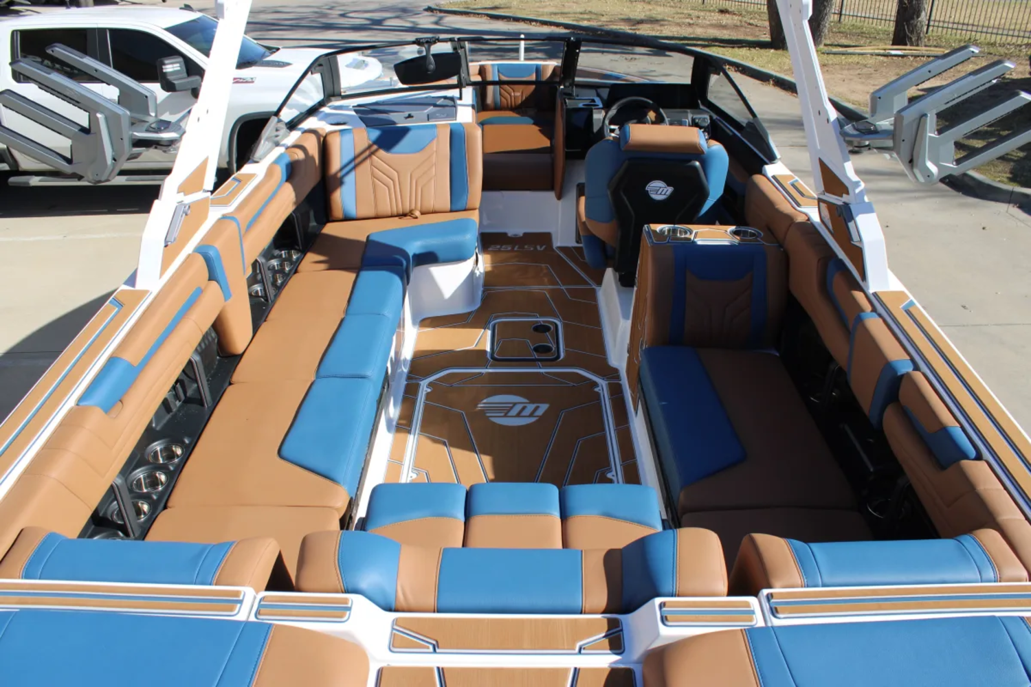 2026 Malibu 25 LSV