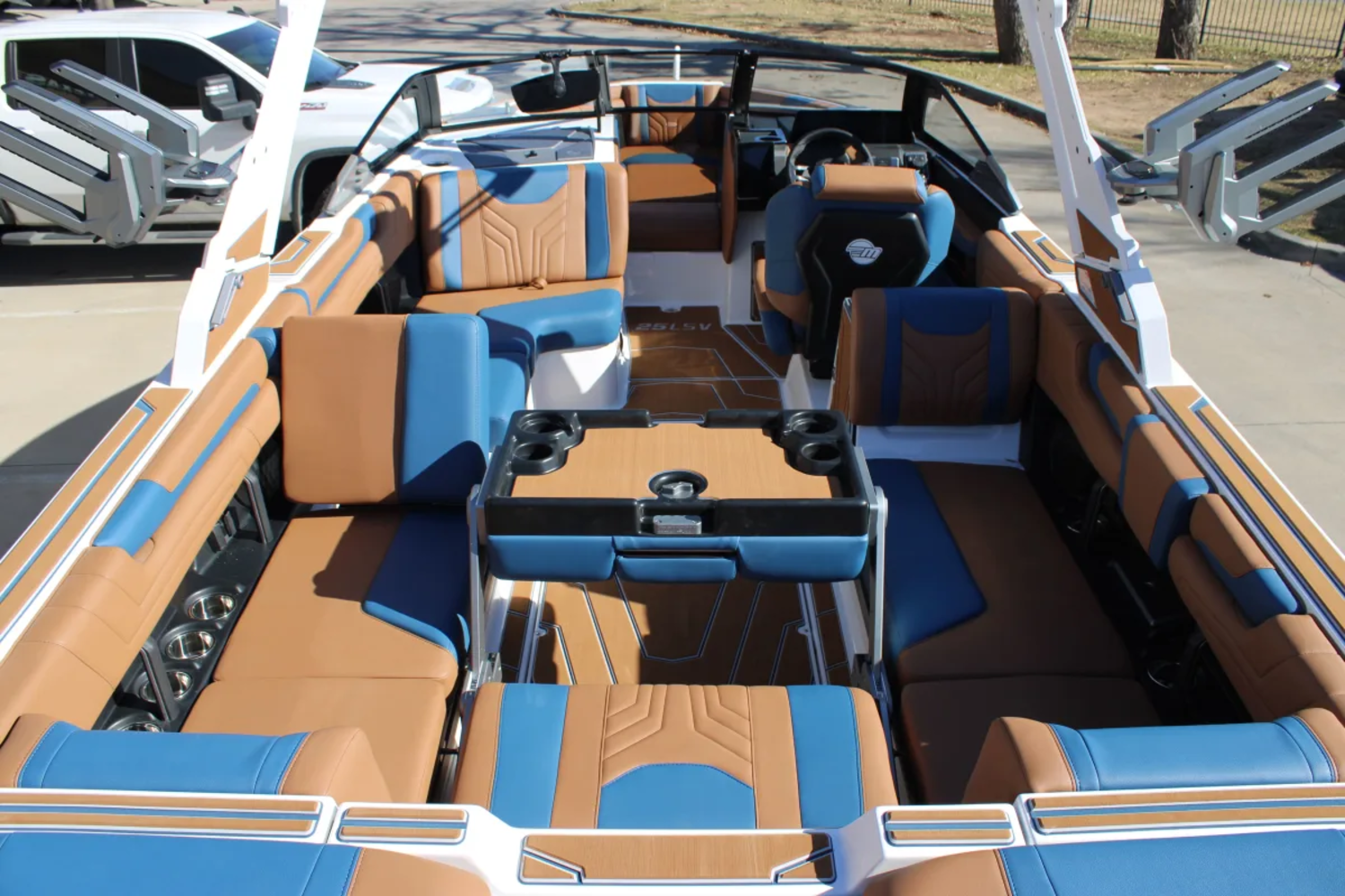 2026 Malibu 25 LSV