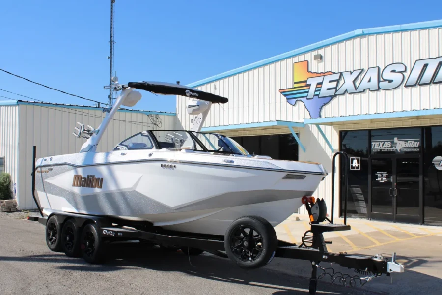 2027-malibu-wakesetter-25-lsv-148000-image1.webp