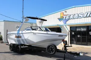2027-malibu-wakesetter-25-lsv-148000-image1.webp