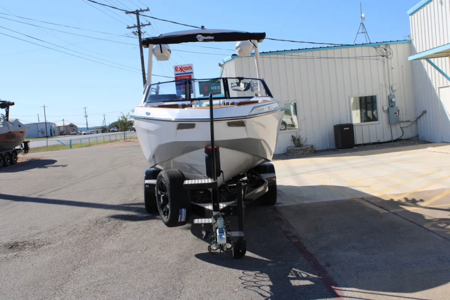 2027-malibu-wakesetter-25-lsv-148000-image2.webp