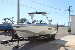 2027-malibu-wakesetter-25-lsv-148000-image3.webp