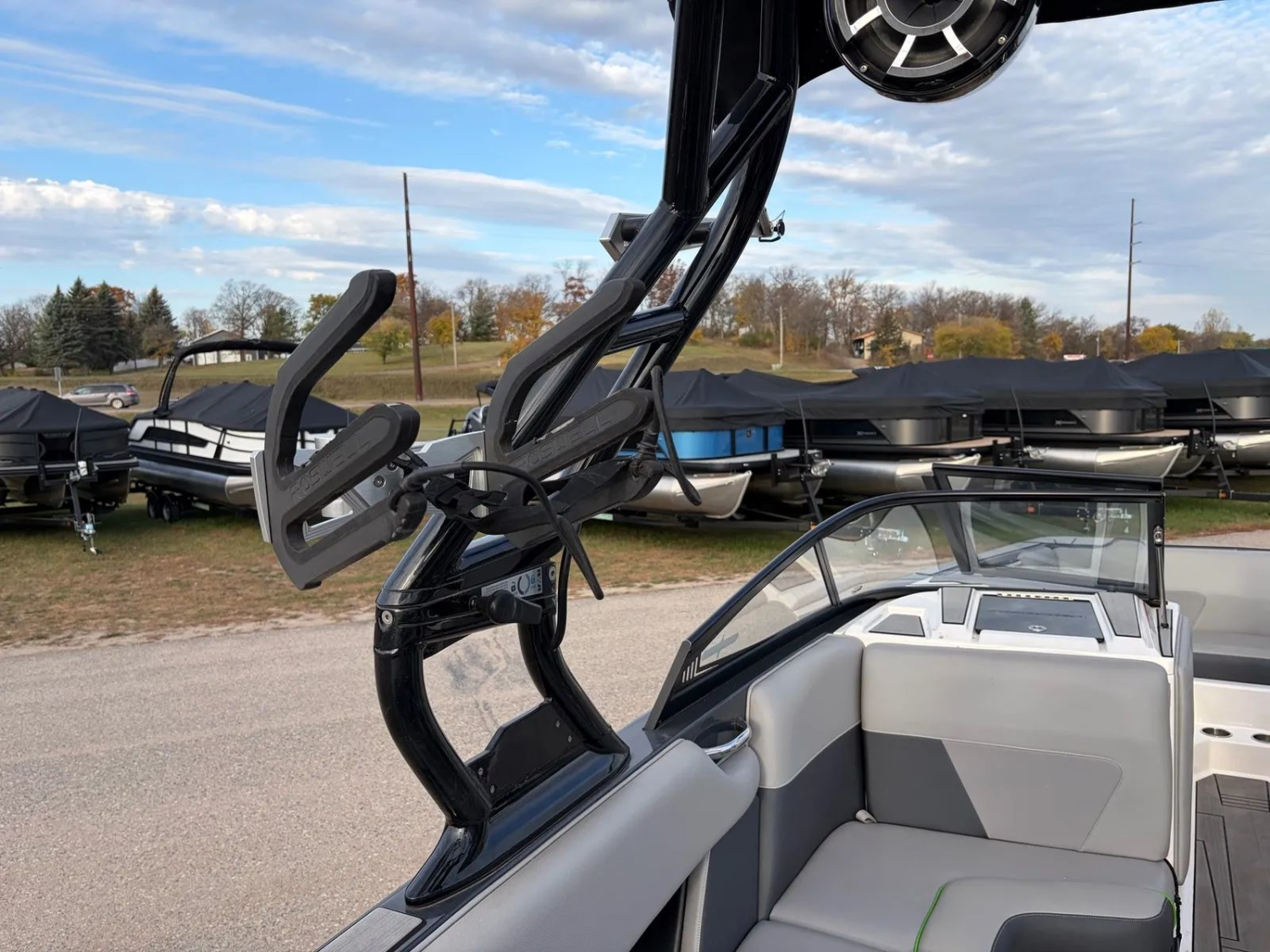 2019 MOOMBA MAX