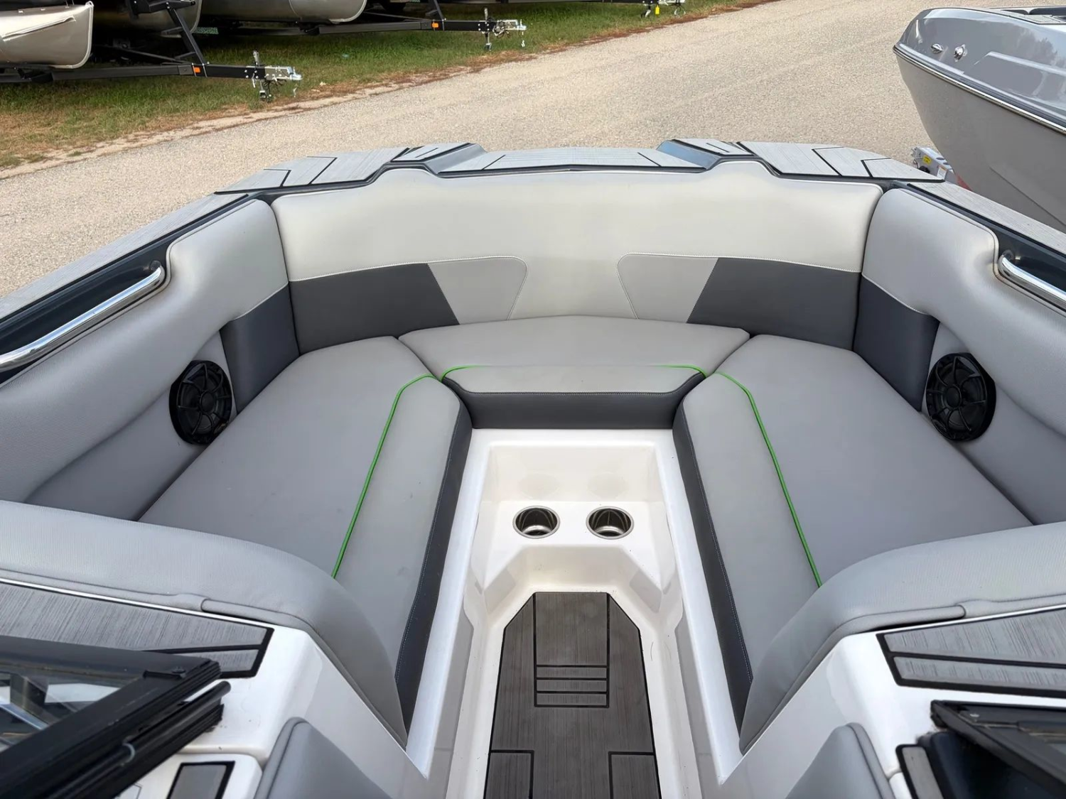 2019 MOOMBA MAX
