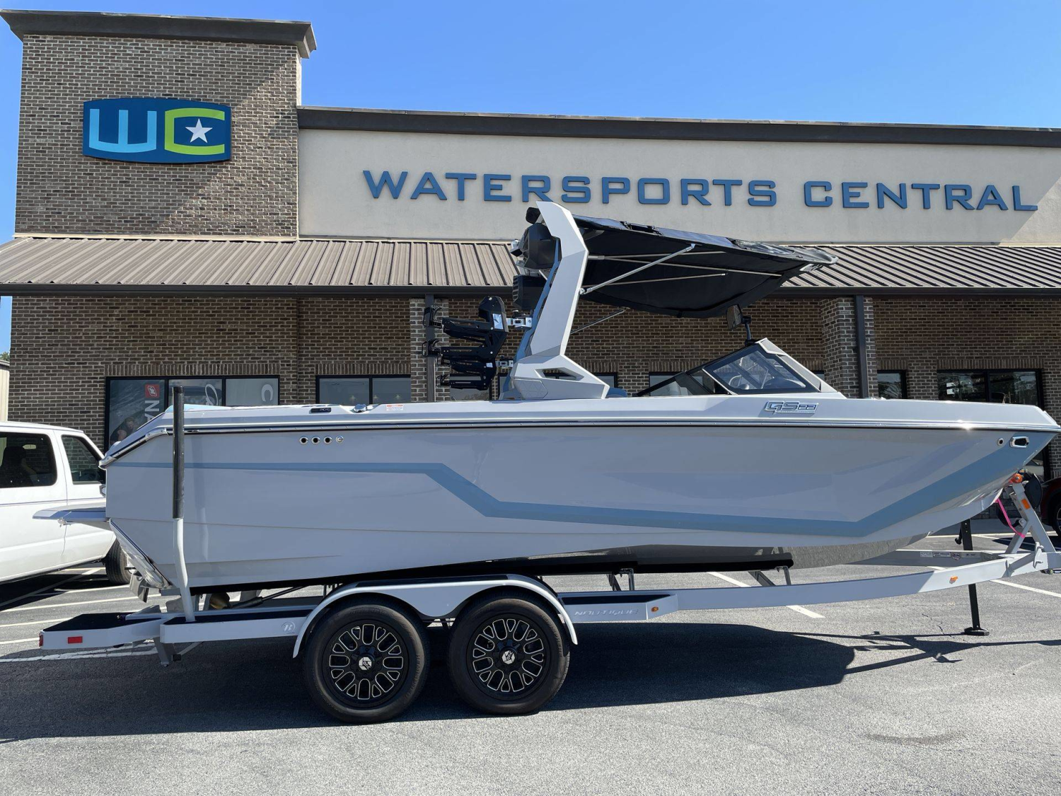 2027 Nautique GS22