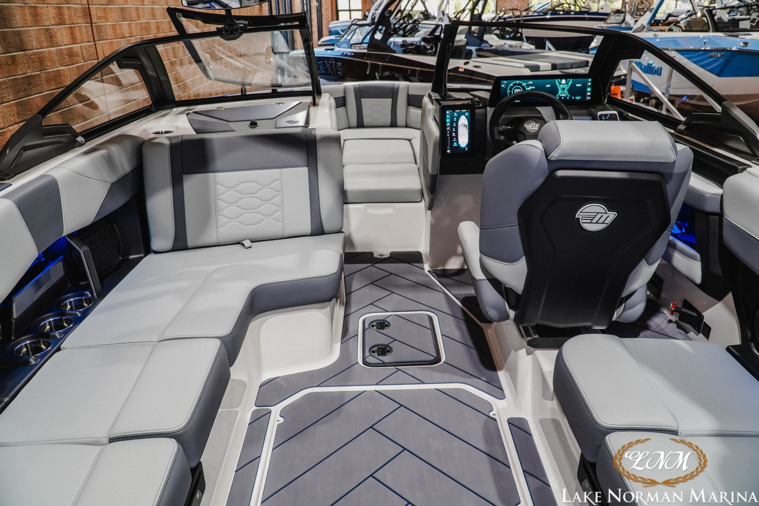 2027 Malibu 23 LSV
