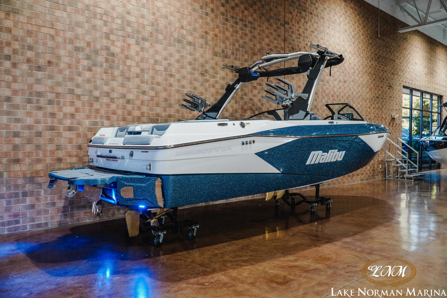 2027 Malibu 23 LSV