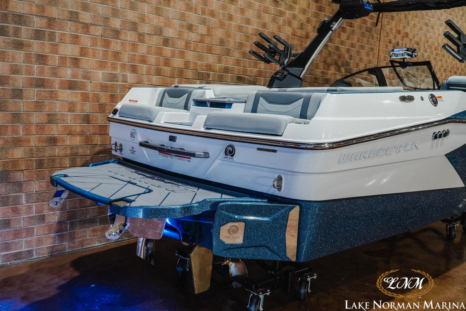 2027 Malibu 23 LSV