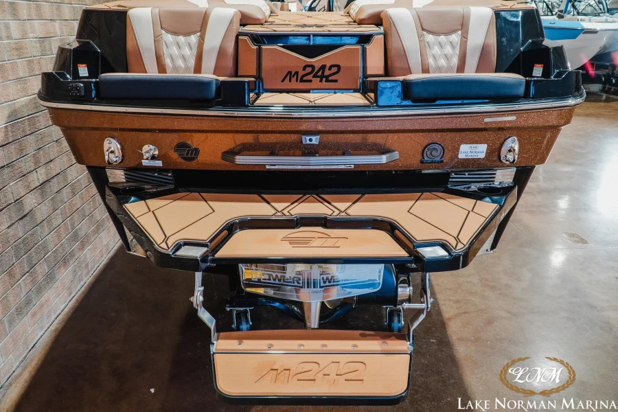 2027-malibu-m242-148033-image9