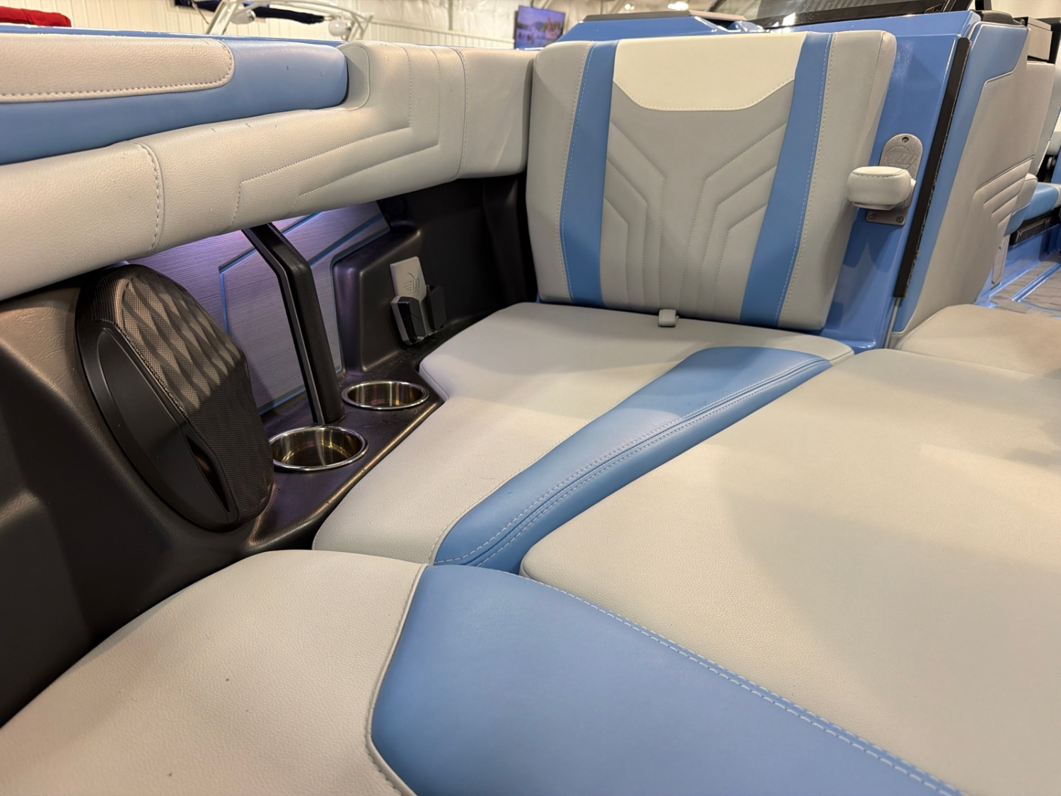2025 Malibu 25 LSV