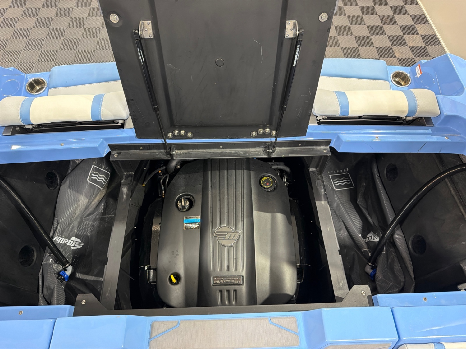 2025 Malibu 25 LSV