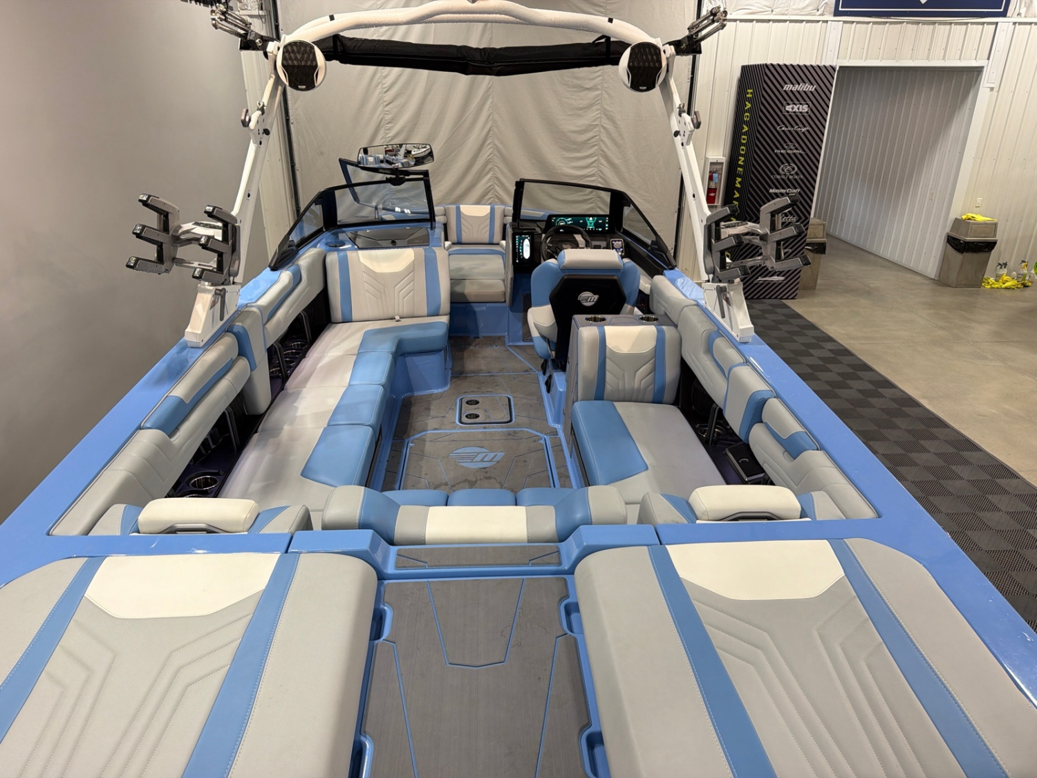 2025 Malibu 25 LSV