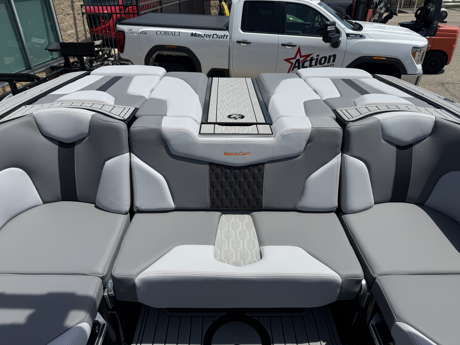 2023 MasterCraft XT22