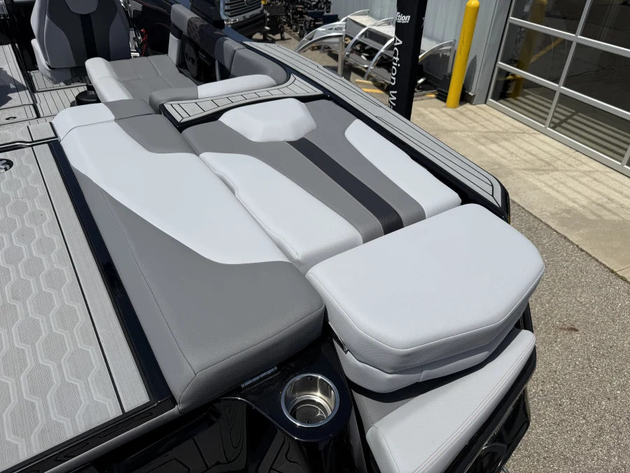 2023-mastercraft-xt22-148041-image8