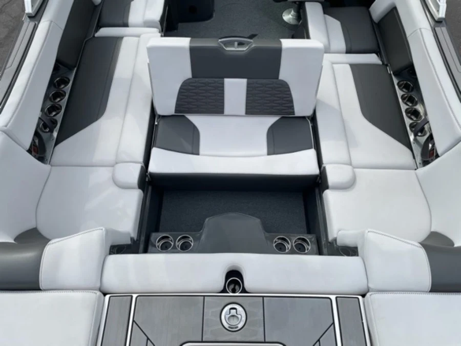 2021-mastercraft-x24-148043-image11