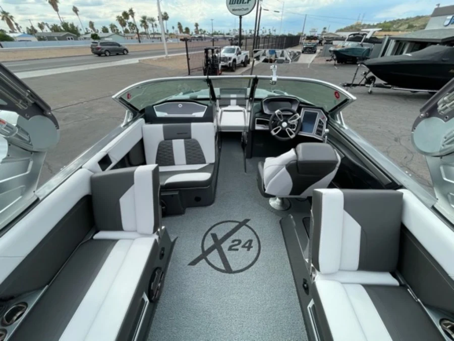2021-mastercraft-x24-148043-image13