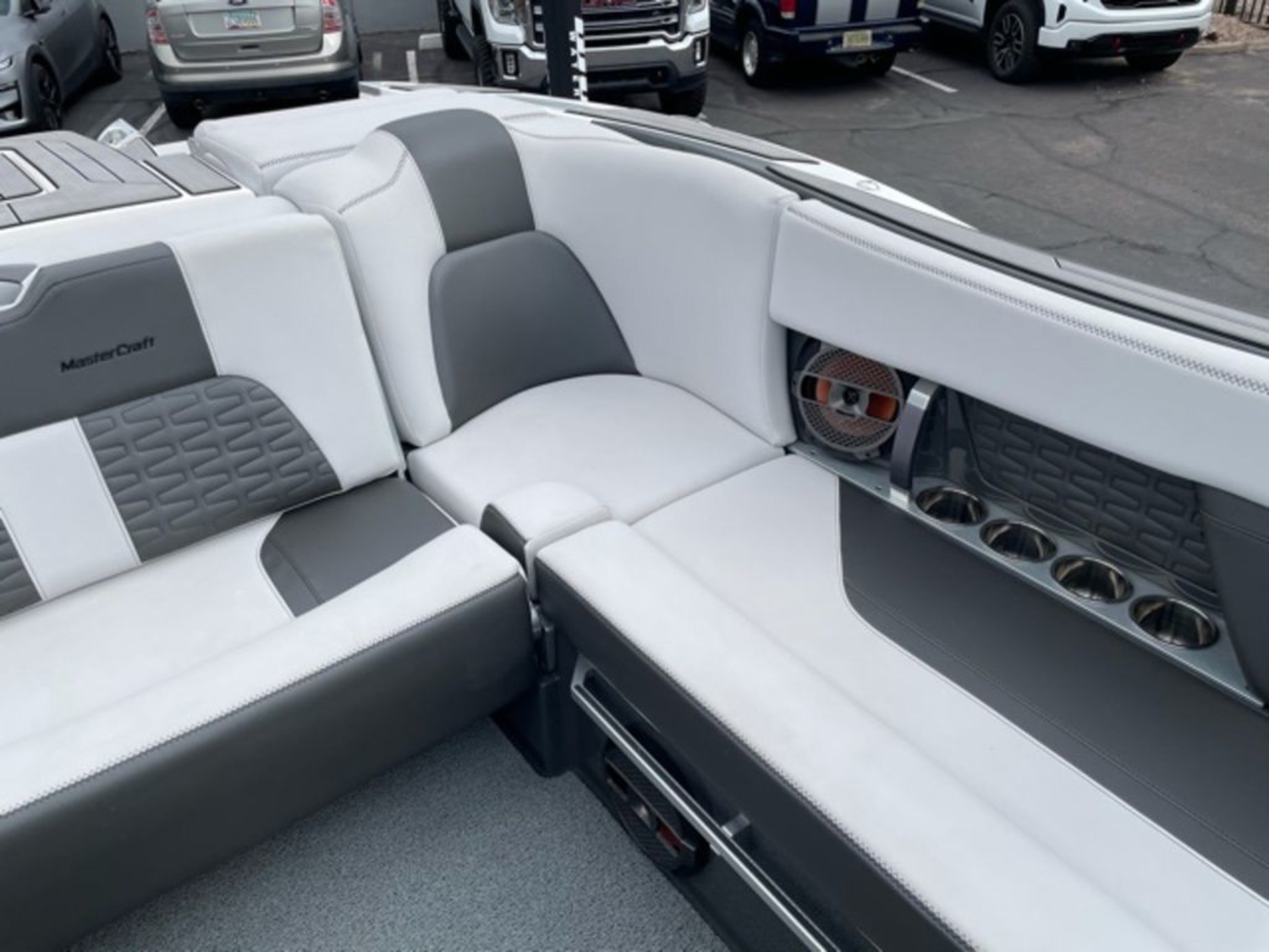 2021 Mastercraft X24