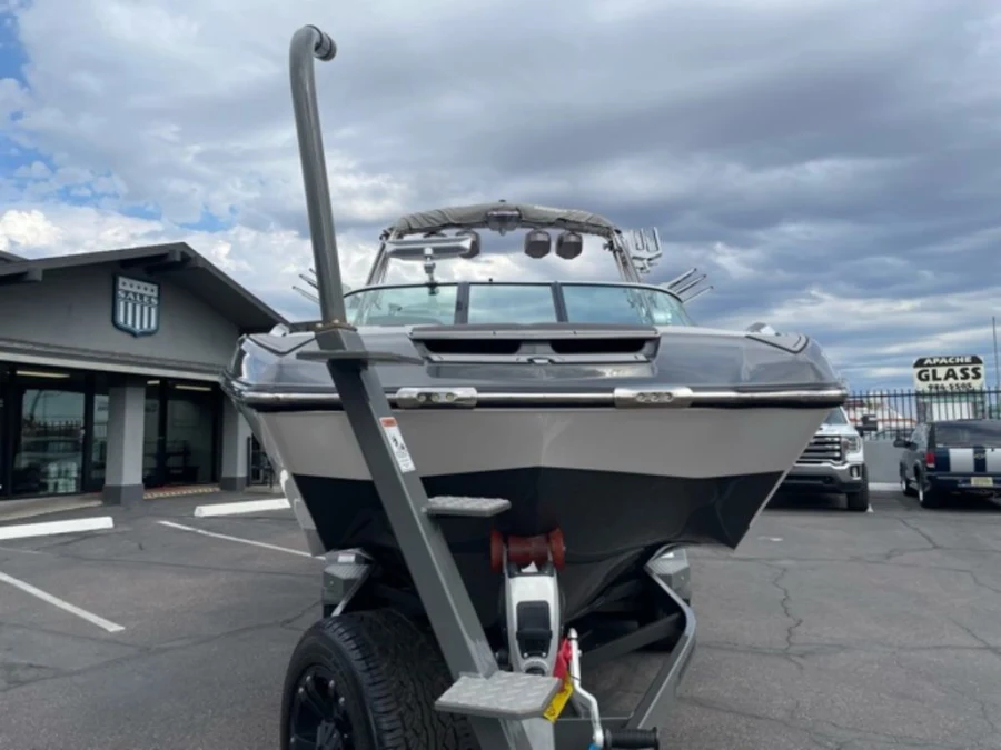 2021-mastercraft-x24-148043-image3