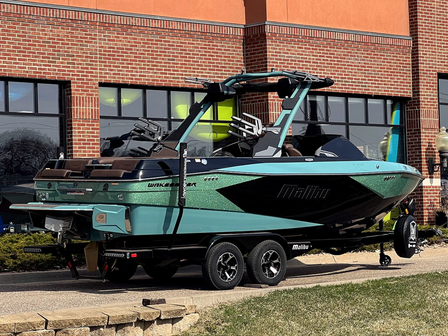 2026 Malibu 23 LSV