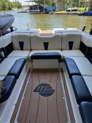 2022-malibu-wakesetter-23-lsv-148087-image2.webp
