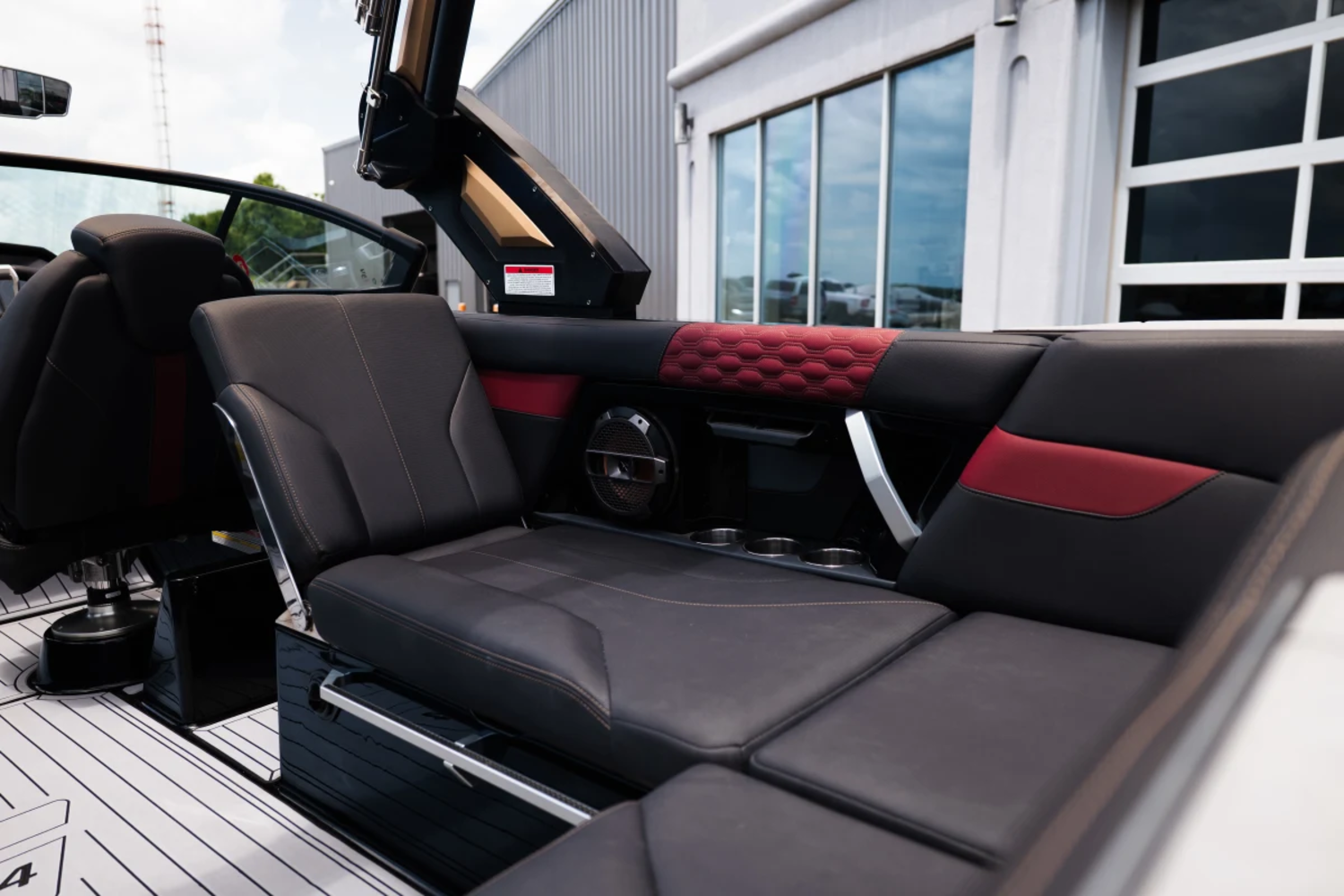 2022 MASTERCRAFT XT24 1 OWNER 