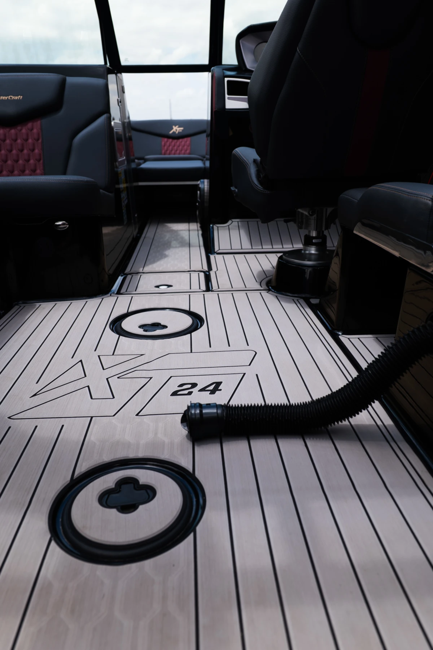2022 MASTERCRAFT XT24 1 OWNER 