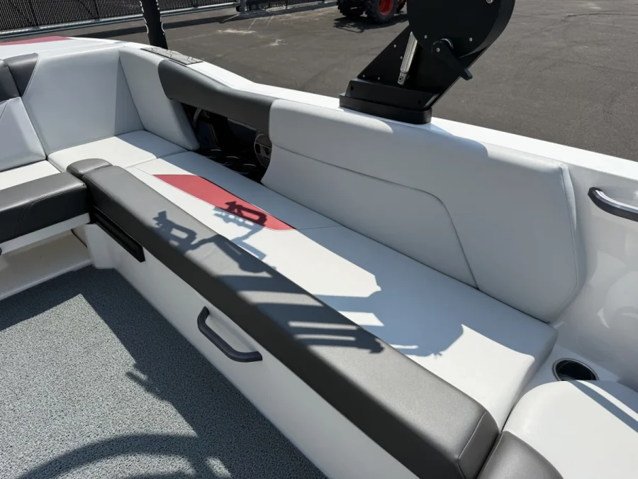 2021-mastercraft-nxt24-148095-image14.webp