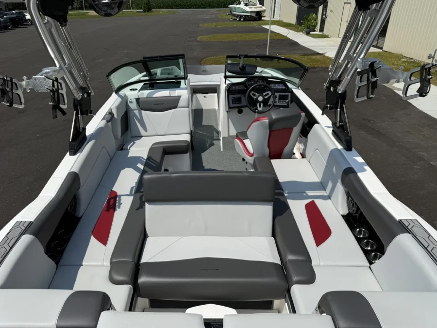 2021-mastercraft-nxt24-148095-image7.webp