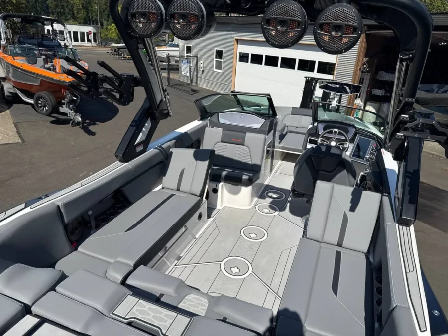 2024-mastercraft-x24-148101-image4.webp