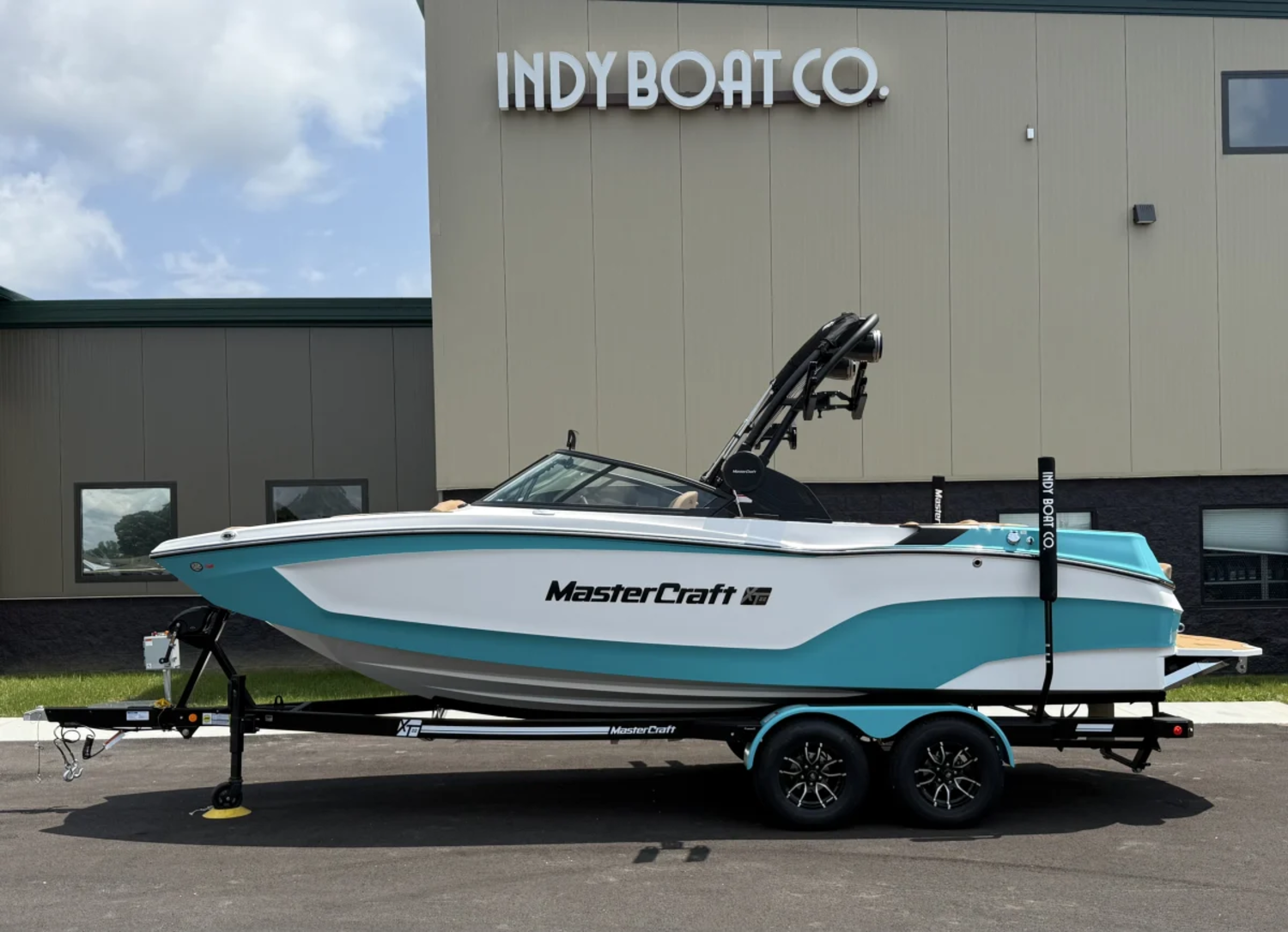 2027 MasterCraft XT22