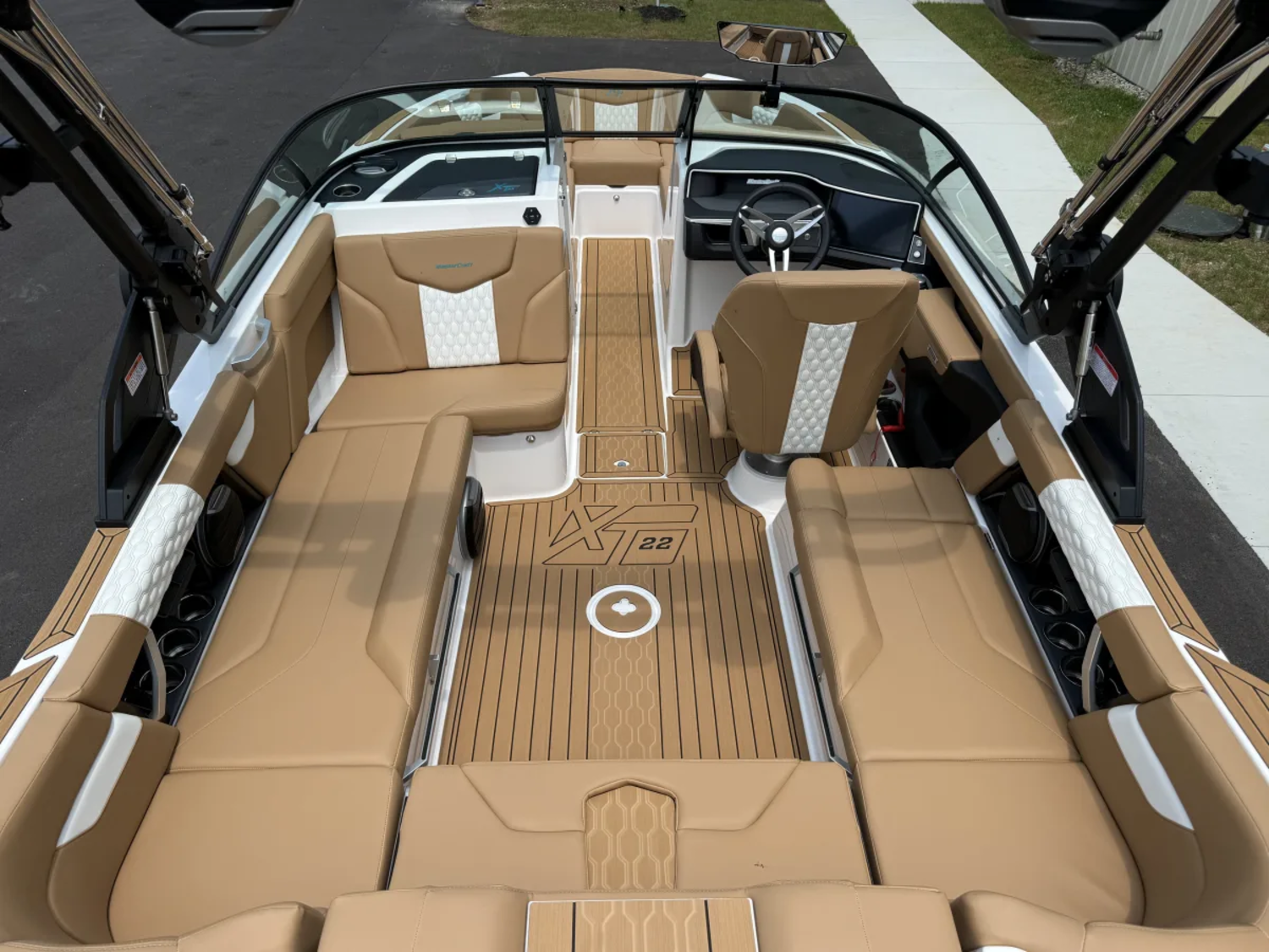 2027 MasterCraft XT22