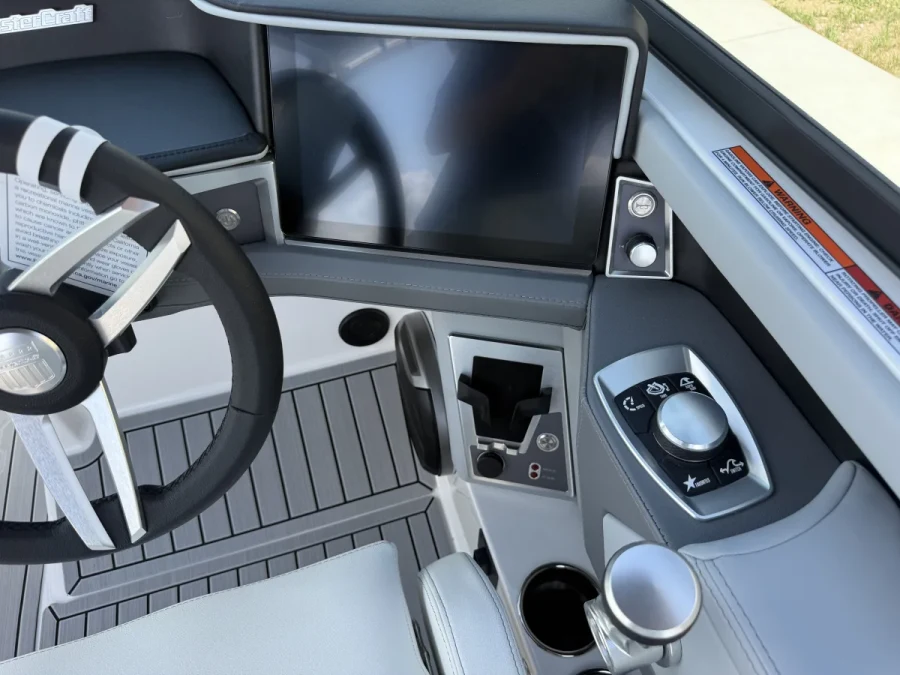2027-mastercraft-xt23-148107-image12.webp