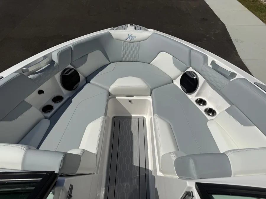 2027-mastercraft-xt23-148107-image13.webp
