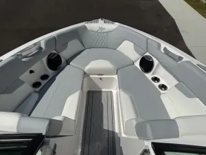 2027-mastercraft-xt23-148107-image13.webp