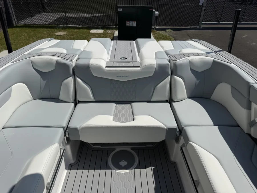 2027-mastercraft-xt23-148107-image14.webp
