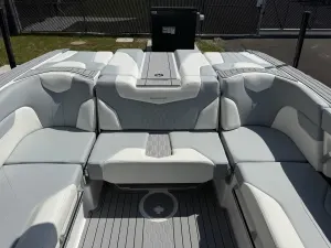 2027-mastercraft-xt23-148107-image14.webp