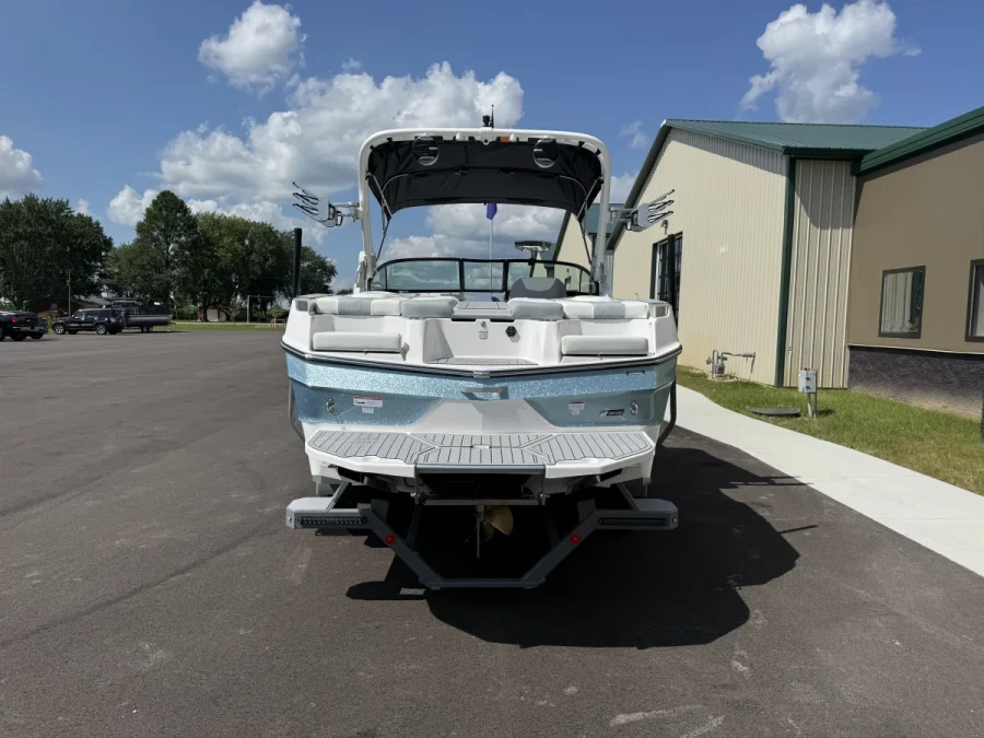 2027-mastercraft-xt23-148107-image3.webp