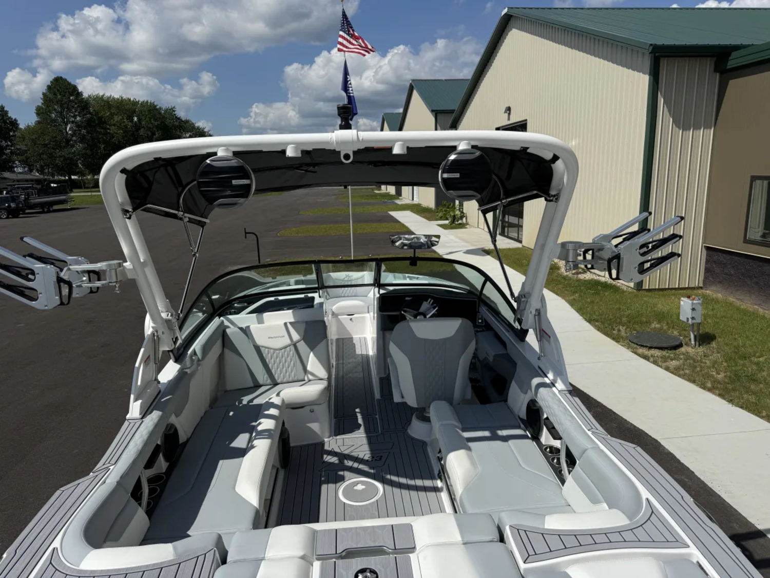 2027 MasterCraft XT23