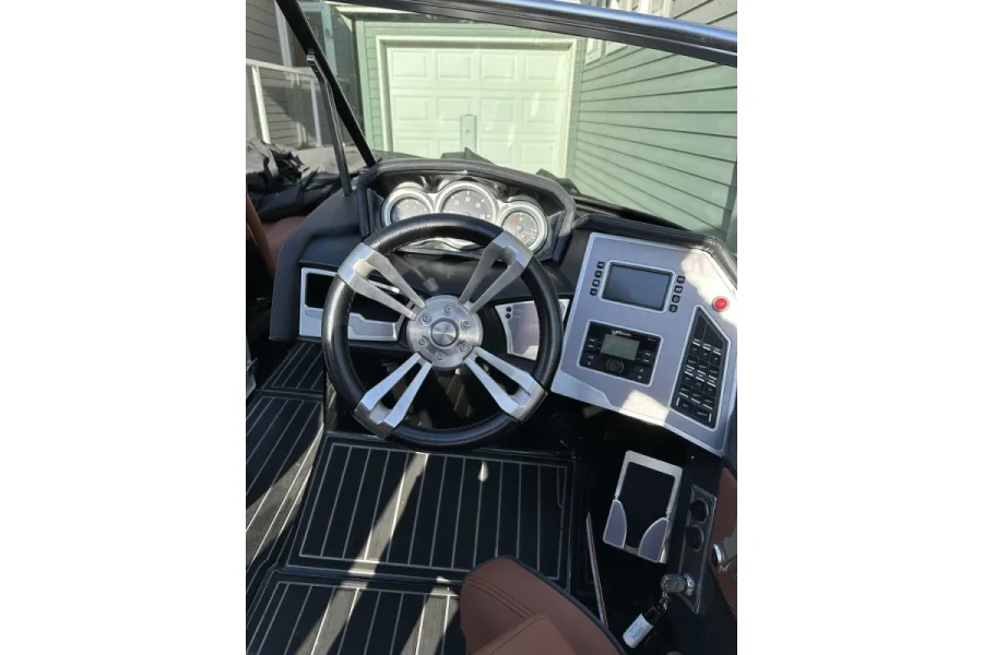 2018-mastercraft-xt20-148108-image3.webp